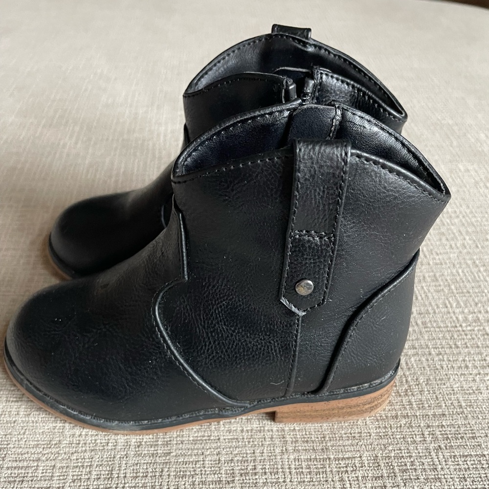 Black western cowboy boots